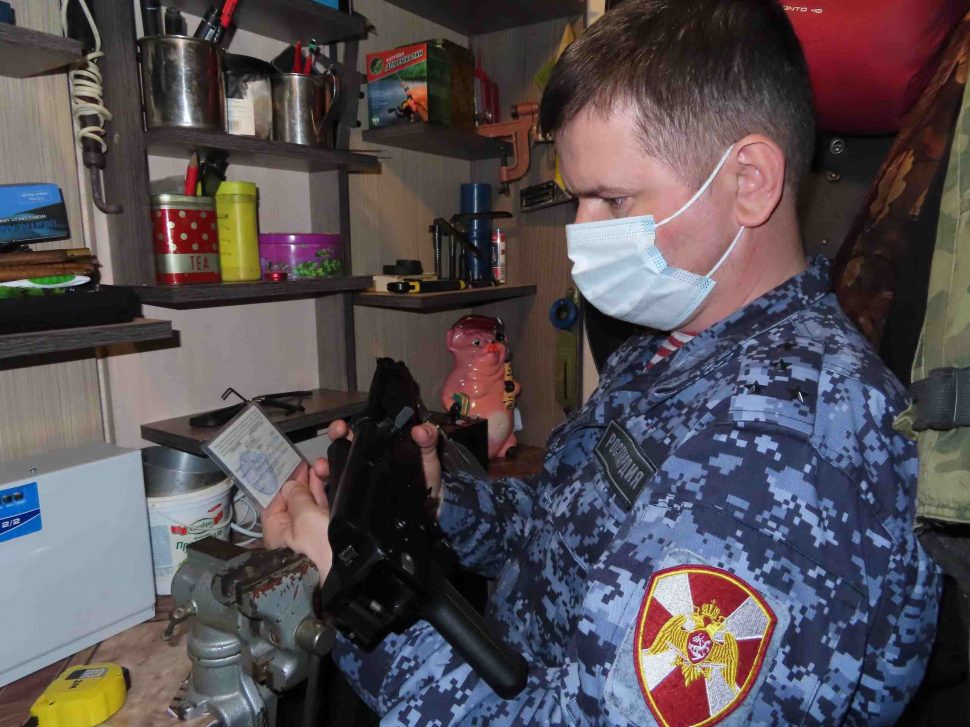 Сотрудники Росгвардии Архангельской области выявили 16 нарушений в сфере оборота оружия за неделю